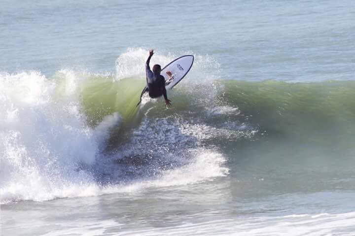 Victor Moyano surfeando!