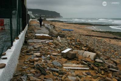 Imagen: Emma y destrucción | Surf AHIERRO!