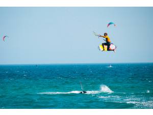 Imagen: Kitesurf  | Surf AHIERRO!